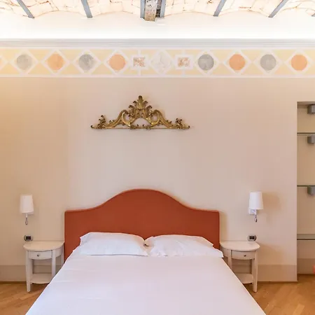 Casa Isolani Piazza Maggiore-2