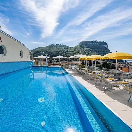 Sky Pool Hotel Sole Garda-3