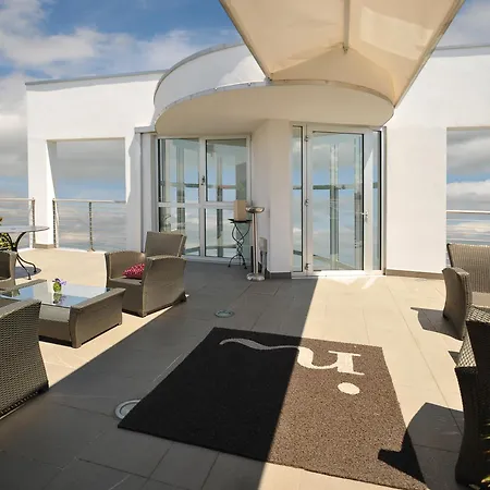 Hotel In - Lounge Room-3