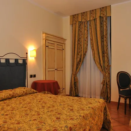 Hotel Urbano V-2