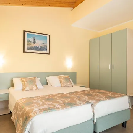 Residence Dany Appartamenti Con Cucina Vista Lago Piscina E Parcheggio-2