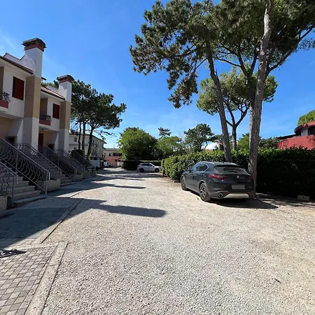 Casa Bianca Village Apartments-3