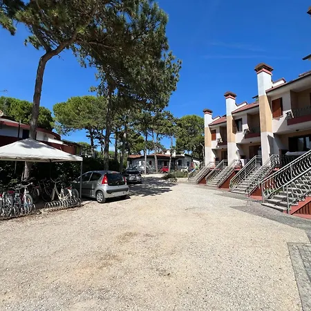 Casa Bianca Village Apartments-3