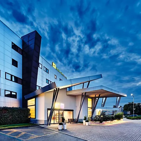 Holiday Inn Express Milan-Malpensa Airport By Ihg-2