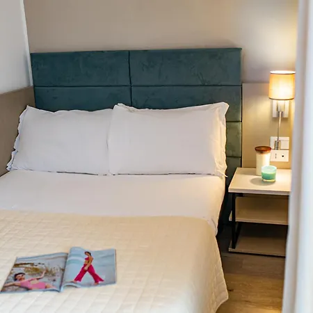 Hotel Pigalle-2