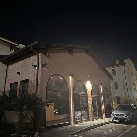 Appartamento con parcheggio comodo-3
