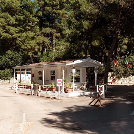 Villaggio Camping Punta Lunga-2