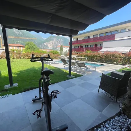 Residence Zangirolami - Luxury Garden And Balcony Apartments-3