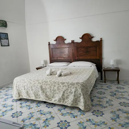 Casa Nina- Camere Con Vista Mare E Terrazza A Raito, Costiera Amalfitana-3