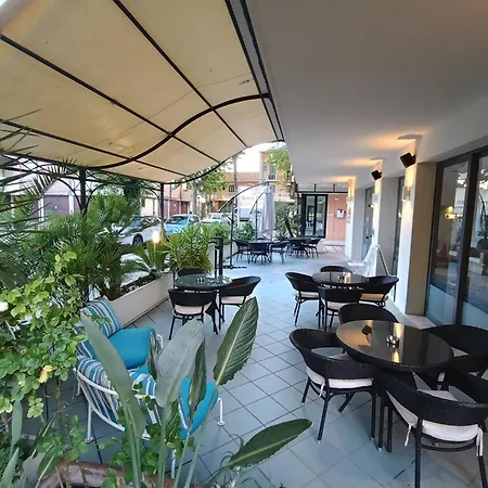 Hotel Chris-2