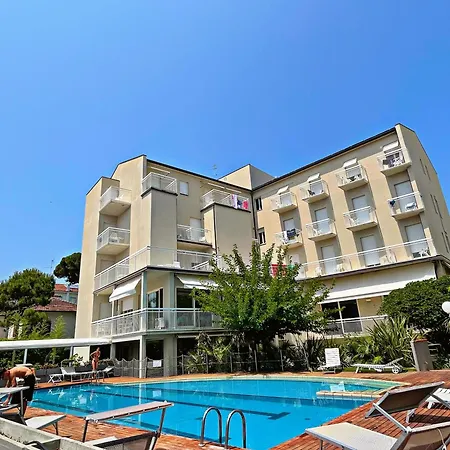 HOTEL TRIONFAL - Fronte Mare - Vicinissimi al Centro-2