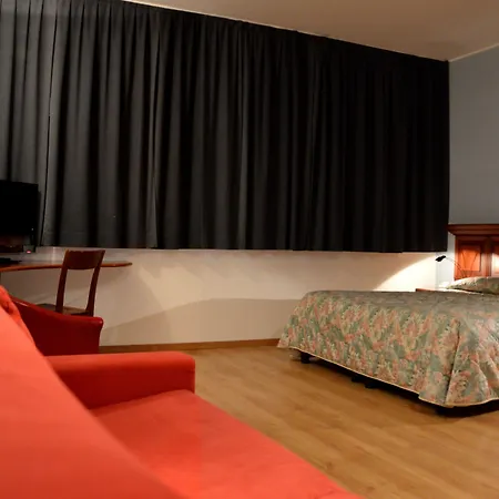 Hotel President-2