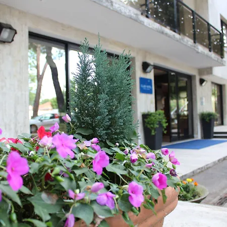 Club Hotel-3