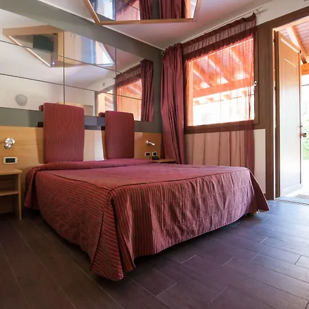 Orange Motel-2