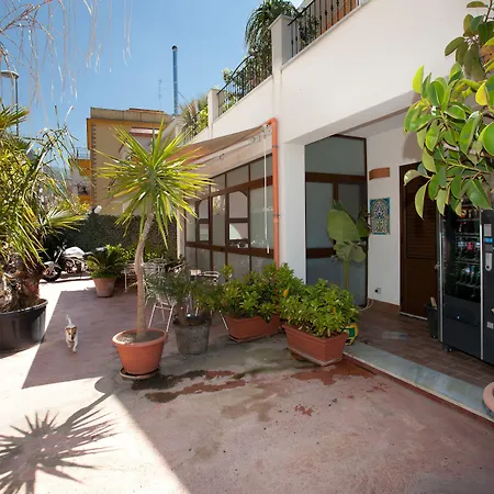 Kunesias B&B-2