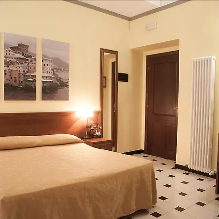 Actor Hotel-3