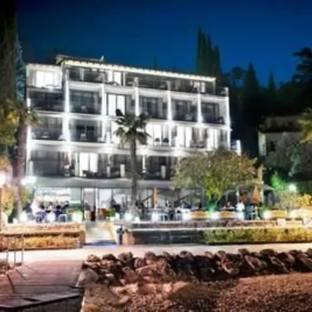 Beach Hotel Du Lac Malcesine-3