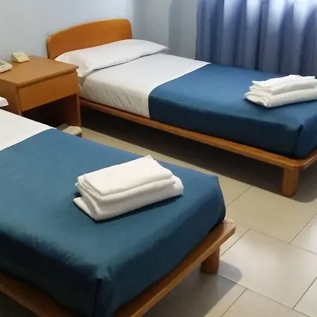Flying Hotel-3