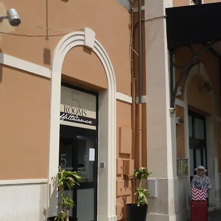 5 Rooms Affittacamere-2