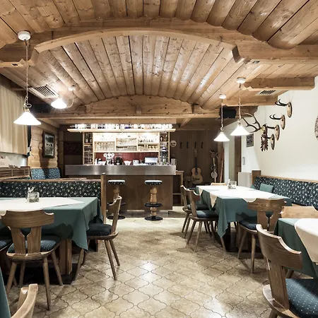 Hotel Alpenhof-3