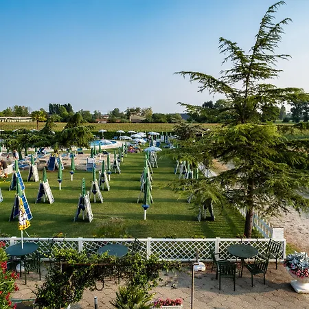 Hotel Villa Sara With Pool And Parking Near Venice-3