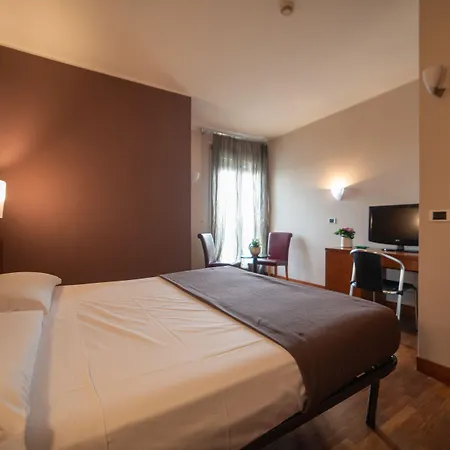 HOTEL QUERINI Essential Business Hotel Sandrigo-3