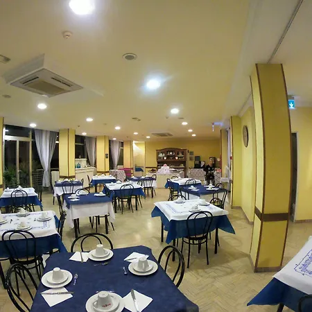 Hotel Half Moon Airport Restaurant-2
