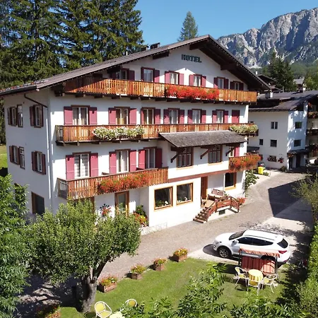 Hotel Bellaria - Cortina d'Ampezzo - parking-2