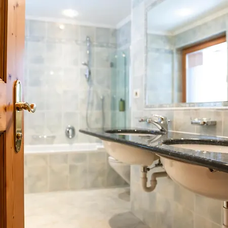 Garni Hotel Rosengarten B&B-2