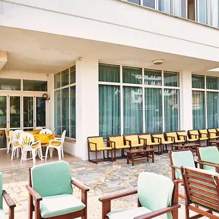 Hotel Caesar B&B Fronte Mare in Centro di Milano Marittima-3