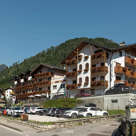 Family Hotel La Perla-3