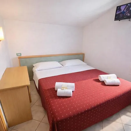 Hotel Villa Tina Easy Stay Room Only-2