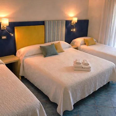 Hotel De Rosa-3