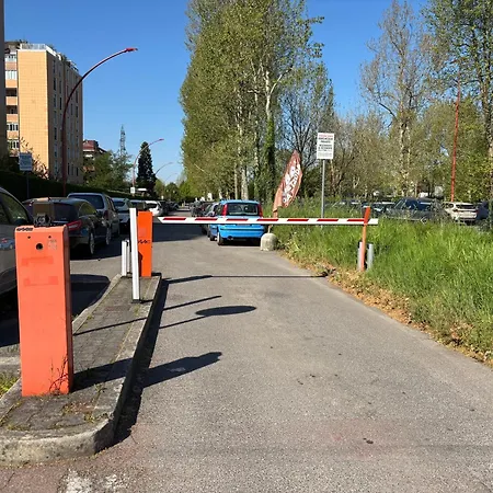 Casa di Laura mono e bilo di fronte Ospedale San Raffaele-2