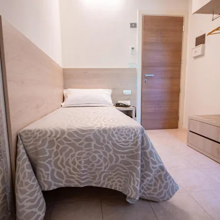 Hotel Monica-3