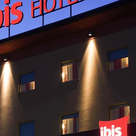 Ibis Como-2