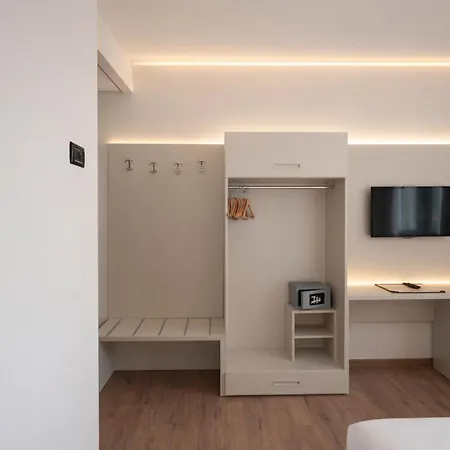 Lvg Hotel Collection - Riz-2