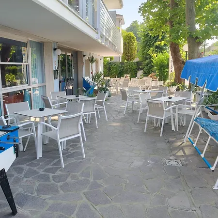 Hotel Mirage - Breakfast On The Beach-2