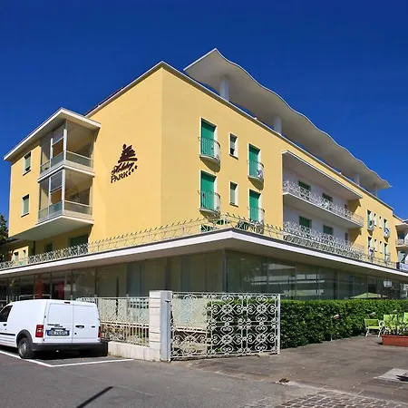 Hotel Holiday Park-2