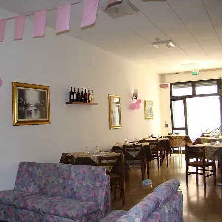 Hotel Italia-2