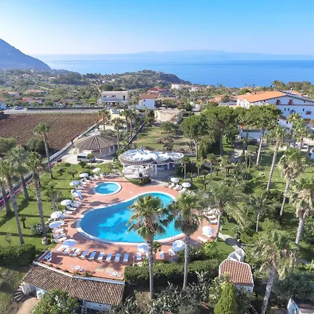 Hotel Residence Costa Azzurra - Panoramic Swimming Pool And Free Parking-3