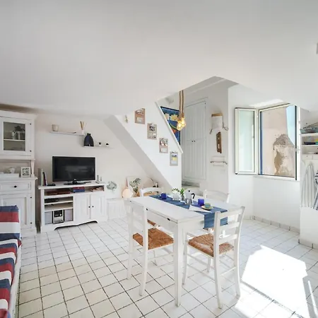 Corricella Sea Window - Gioia Apartments-3