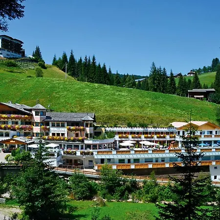 Hotel Schwarzenbach-3