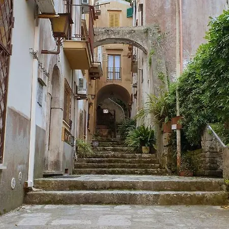 Vico Dell' Annunziata-2