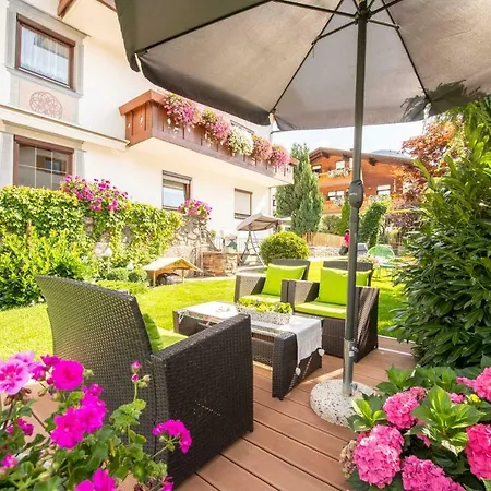 Garni Appartements Almrausch-3