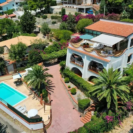 Villa Del Golfo Urio With Swimming Pool Shared By The Two Apartments It Is Essential To Have A Car-3