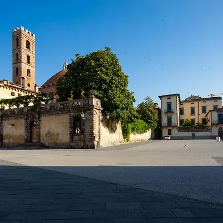 Casa del Campanaro centro storico di Lucca dentro le mura-3