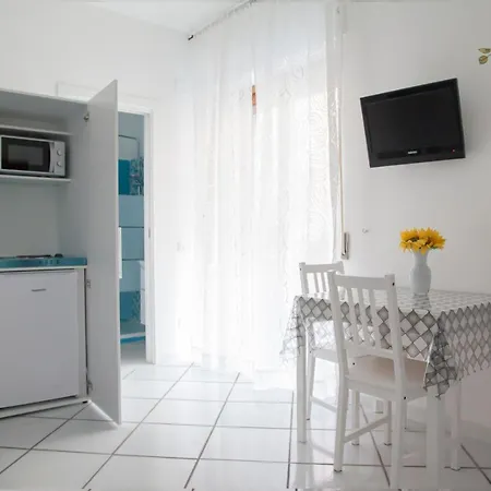 Poly'S House-3