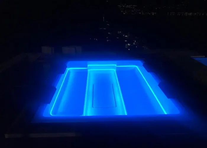 Villa Silvi Piscina Sauna E Hot Tub Perledo