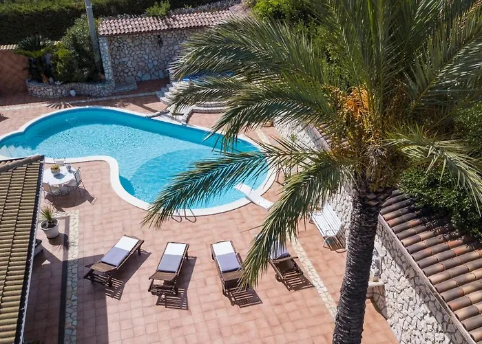 Villa Blondie con piscina a Castellammare del Golfo